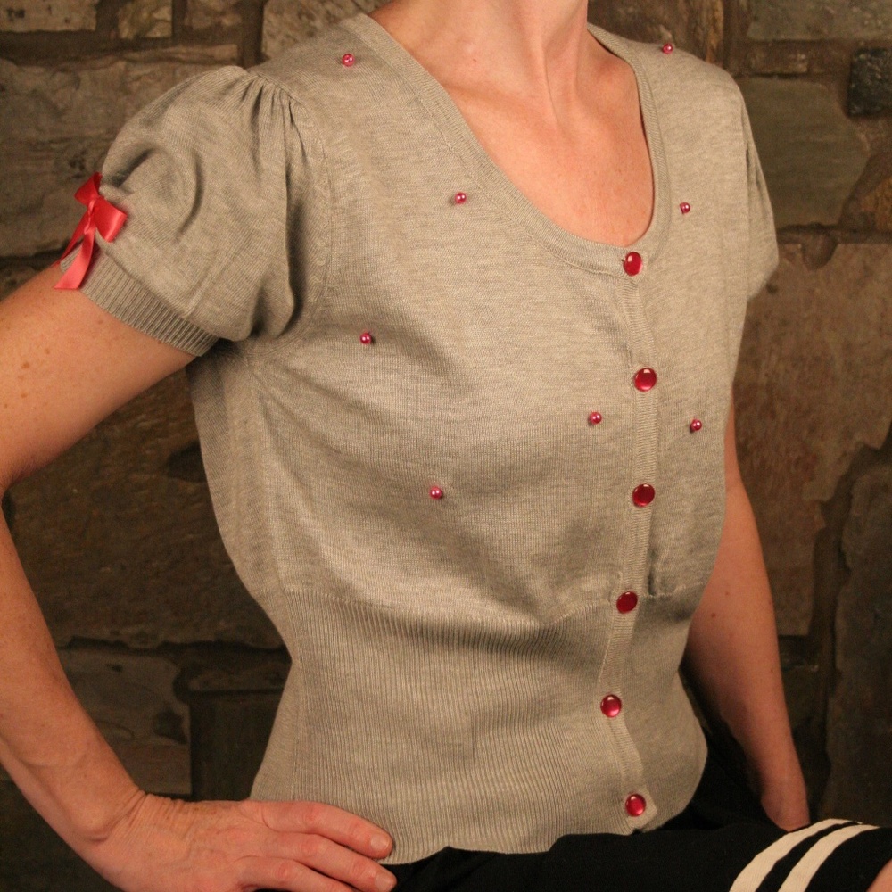 Pretty Girls Wear Pretty Pearls - In Pink